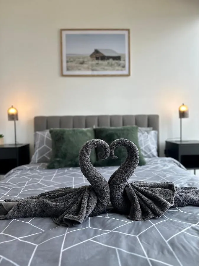 Luxury Top Level 1 Bedroom Apartment With Stunning View In Adelaide Cbd - 1 Minute Walk To Rundle Mall - Free Wifi & Netflix
